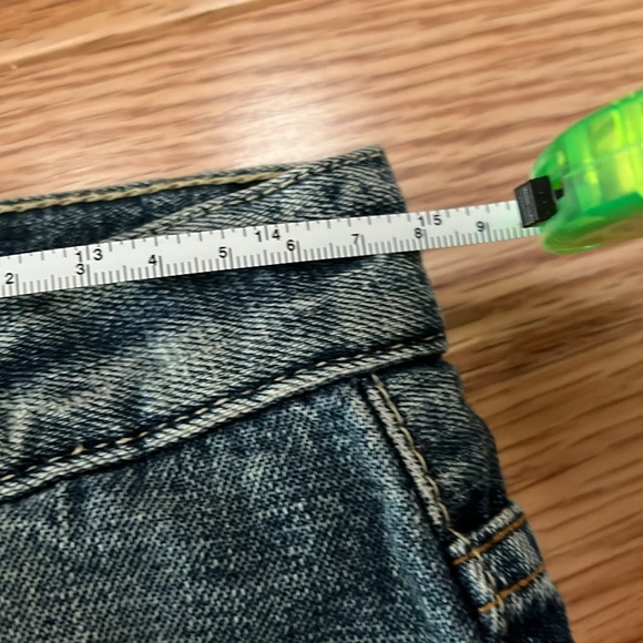 Guess Denim Skirt length about 12.5 inches - Picture 10 of 10